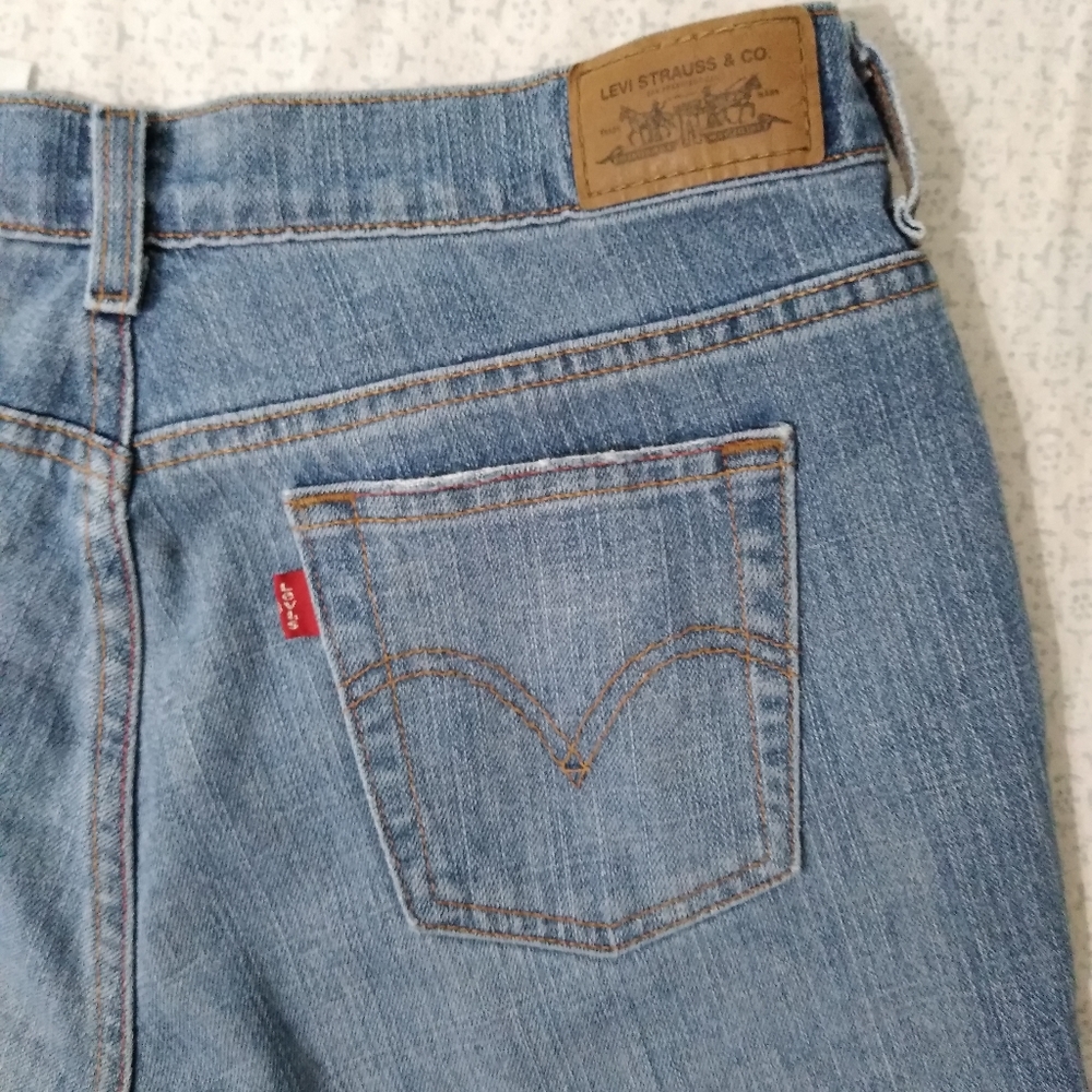 Levi's Bootcut 515 Jeans - Picture 2 of 10